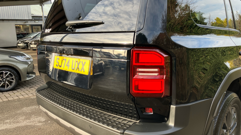 Toyota Land Cruiser 2.8 D-4D 204 Invincible 5dr Auto [7 Seat] Diesel Station Wagon